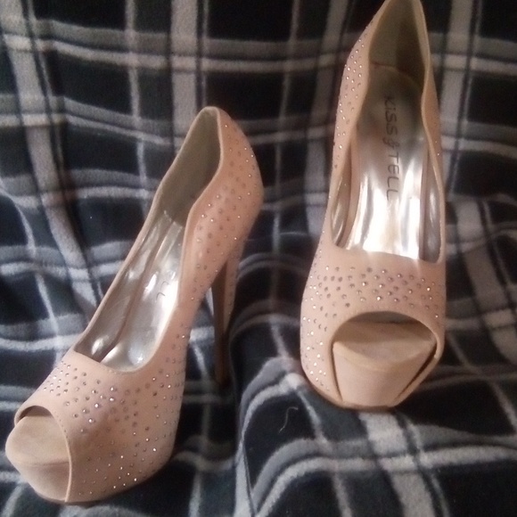 Heels - Picture 1 of 2